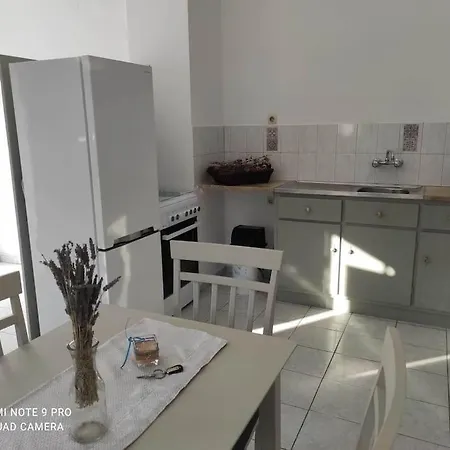 Valentino's 2 Apartment *